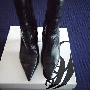 BLACK LEATHER BOOTS